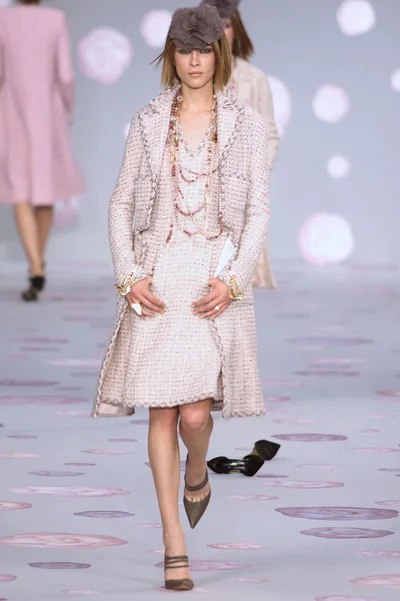 Look 10